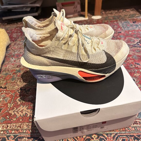 Nike Alphafly 3 Women's (Size 7.5) - Picture 2 of 4